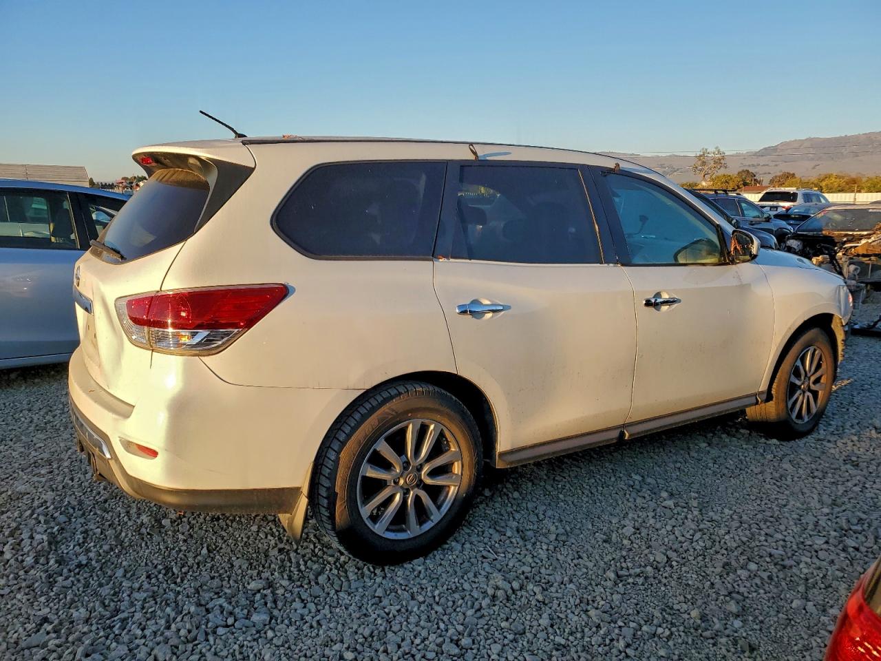 2013 NISSAN PATHFINDER S photo 3