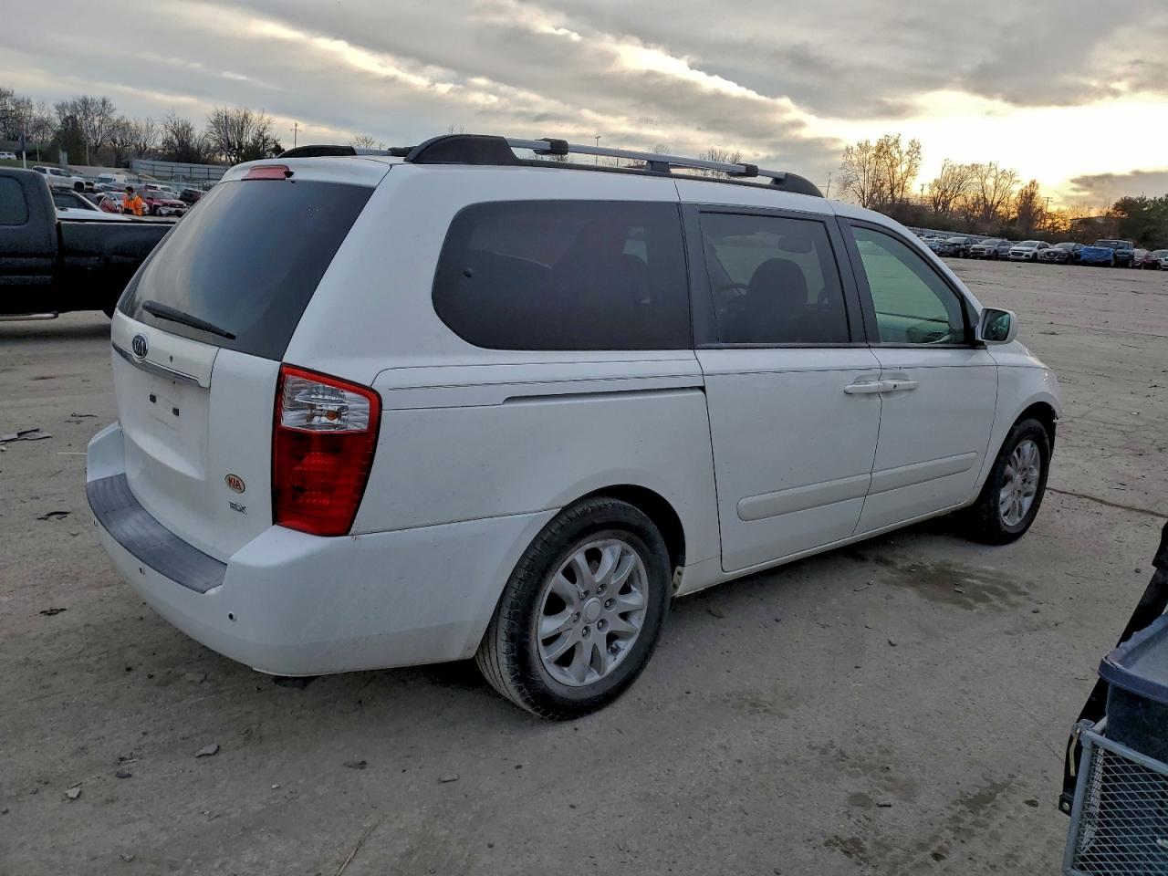 2008 KIA SEDONA EX photo 5