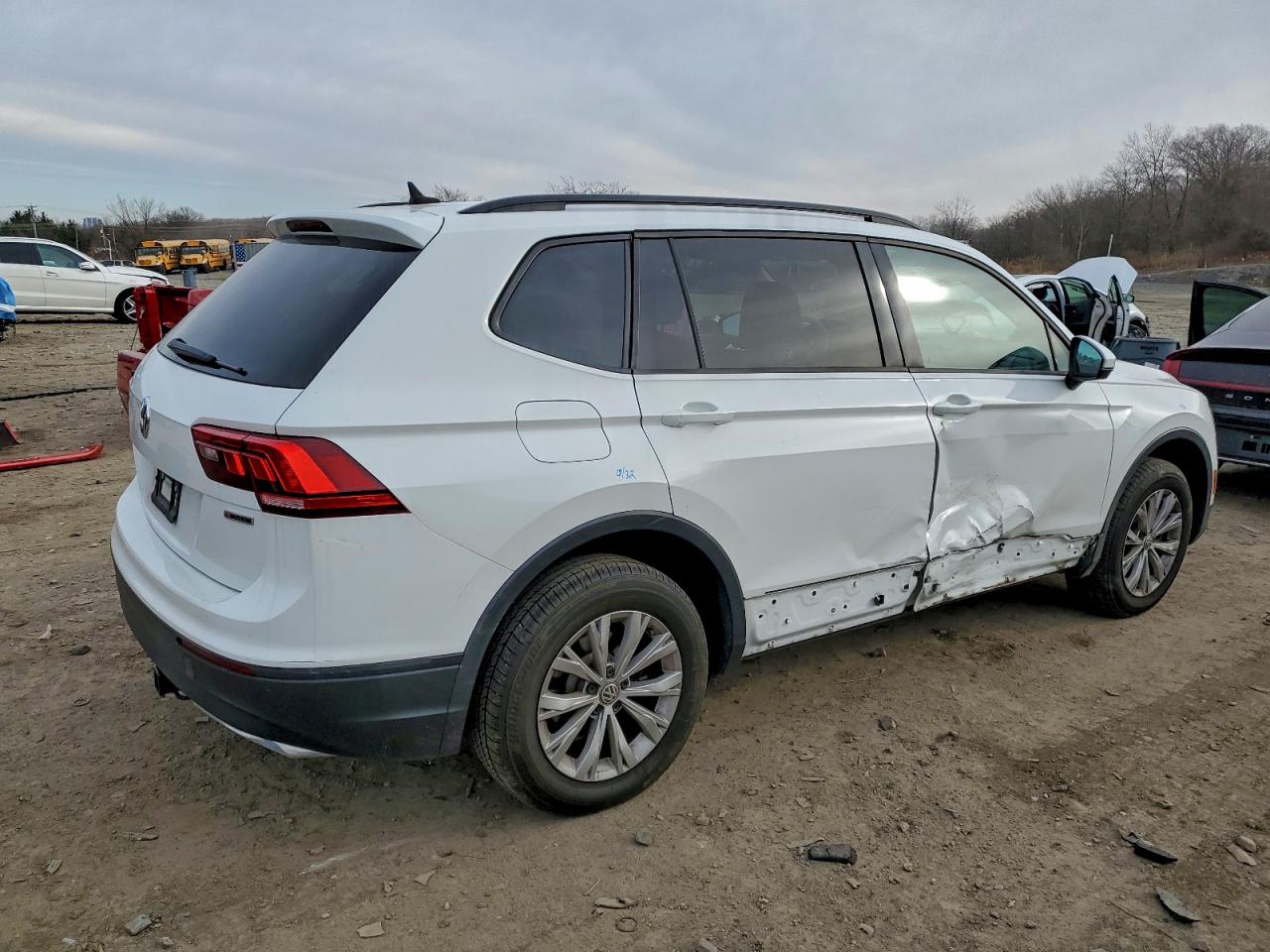2020 VOLKSWAGEN TIGUAN S photo 3