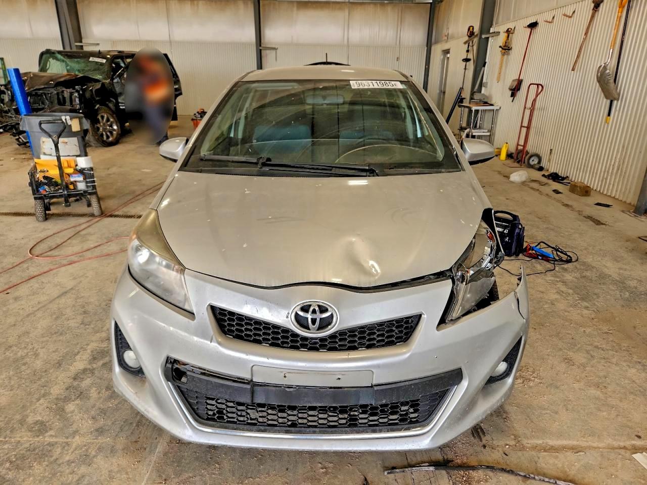 2014 TOYOTA YARIS photo 9