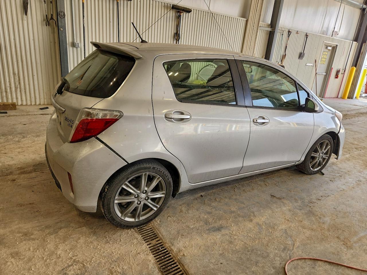 2014 TOYOTA YARIS photo 5