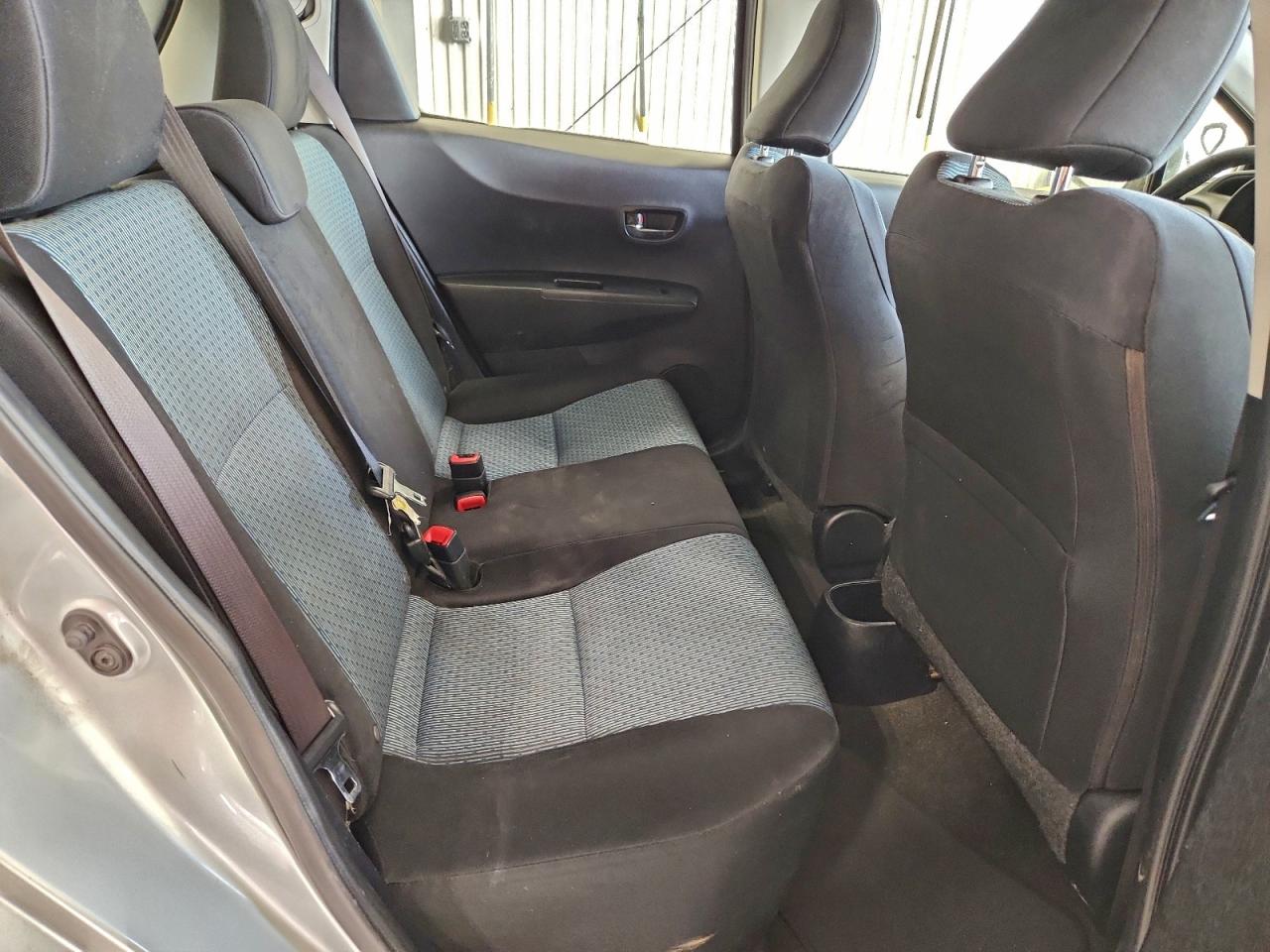 2014 TOYOTA YARIS photo 19