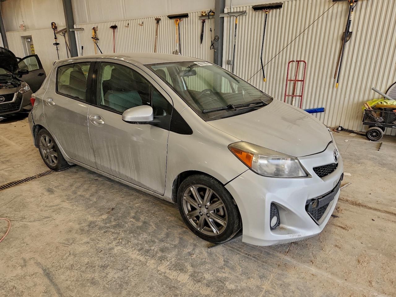 2014 TOYOTA YARIS photo 7