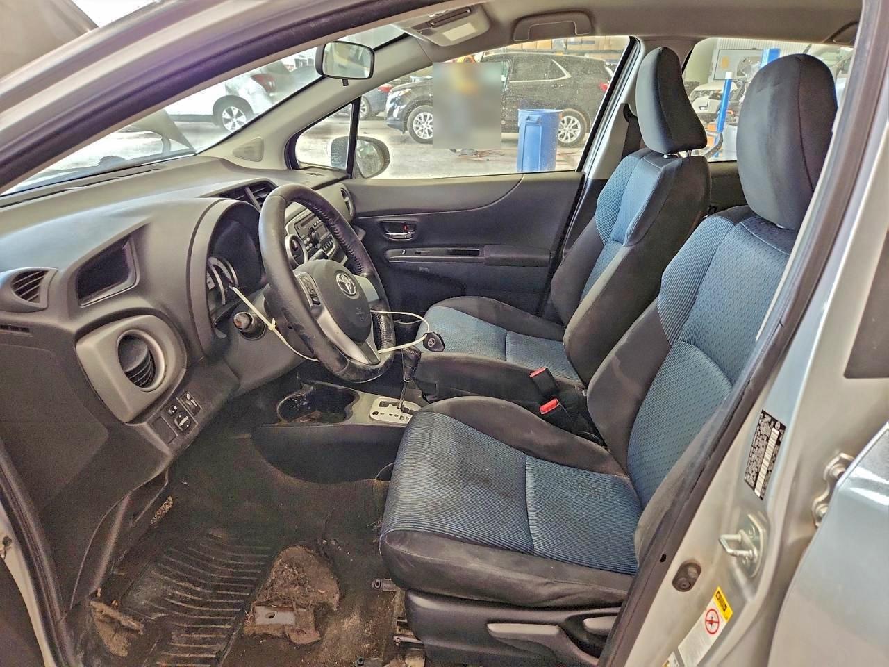 2014 TOYOTA YARIS photo 13