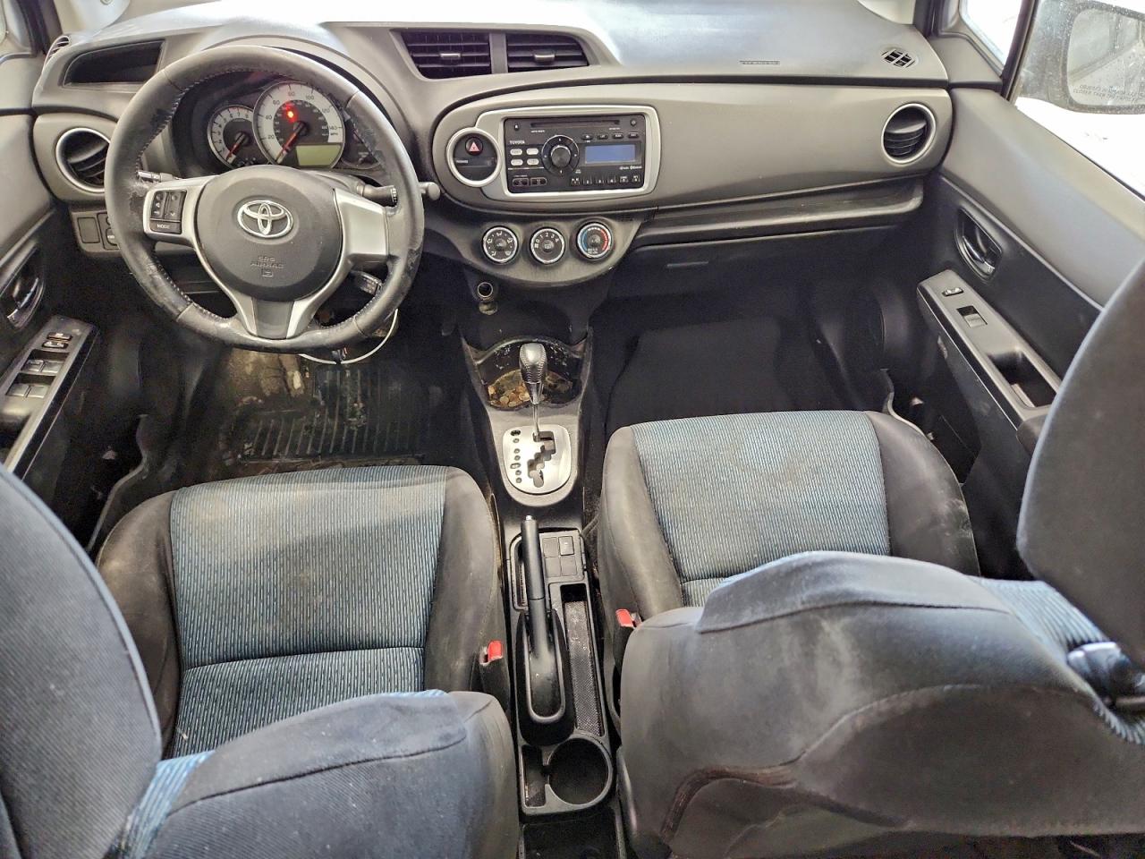 2014 TOYOTA YARIS photo 15