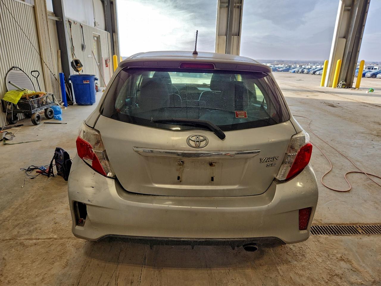 2014 TOYOTA YARIS photo 11