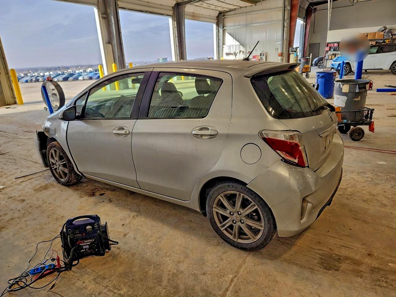 2014 TOYOTA YARIS photo 3