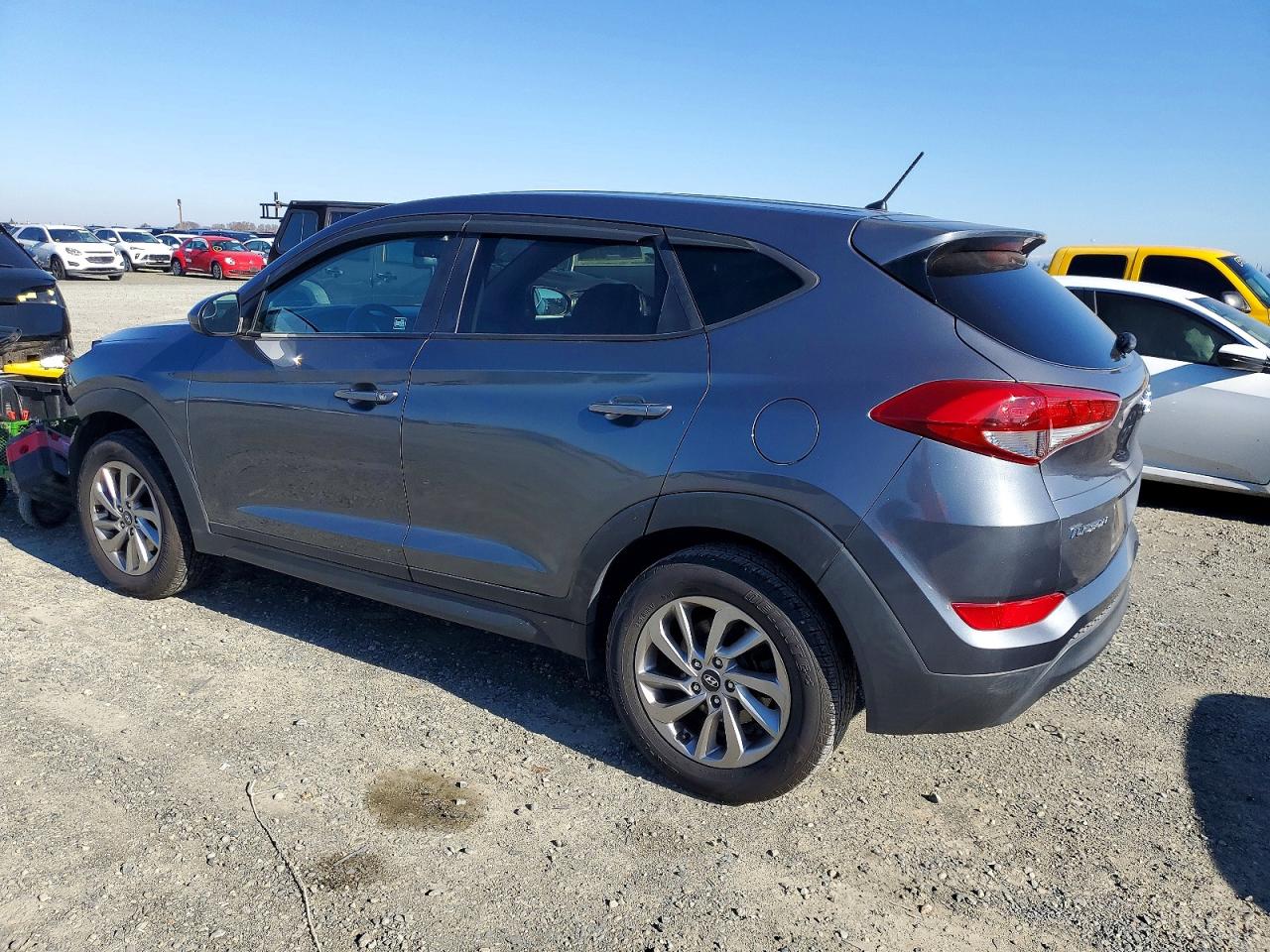 2018 HYUNDAI TUCSON SE photo 3