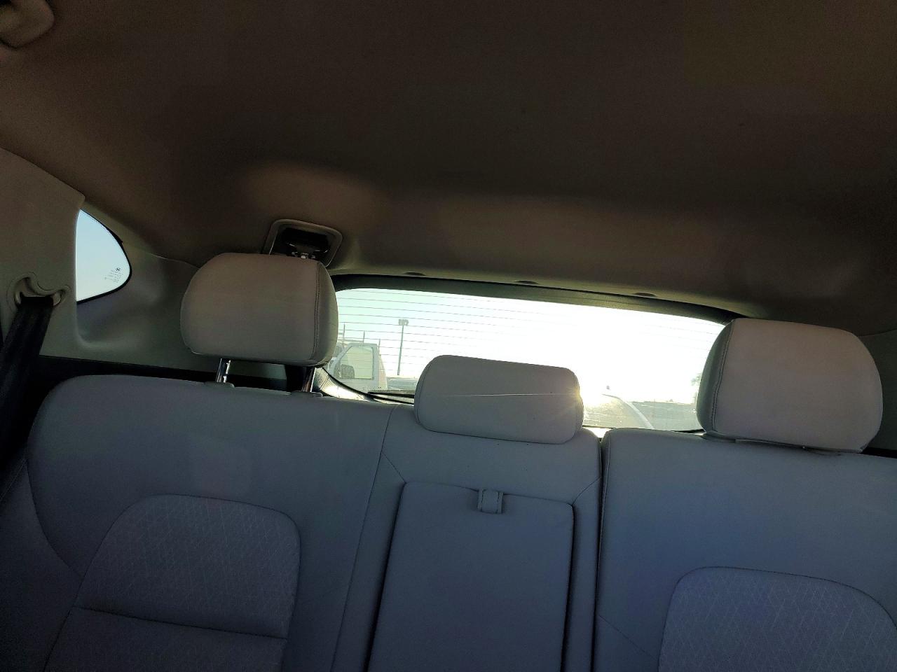 2018 HYUNDAI TUCSON SE photo 19