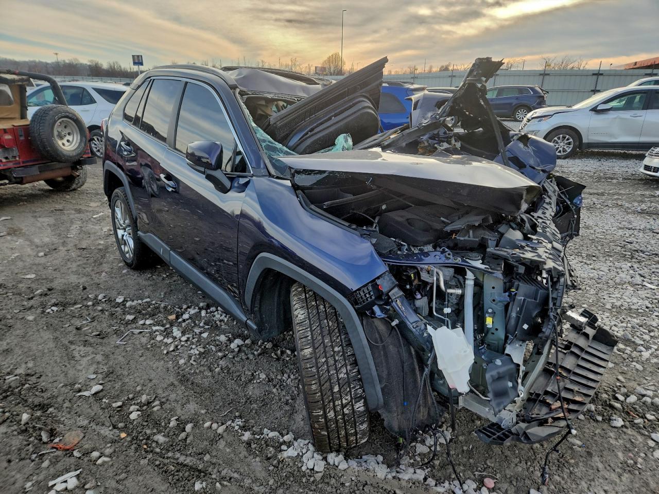 2021 TOYOTA RAV4 XLE PREMIUM photo 4