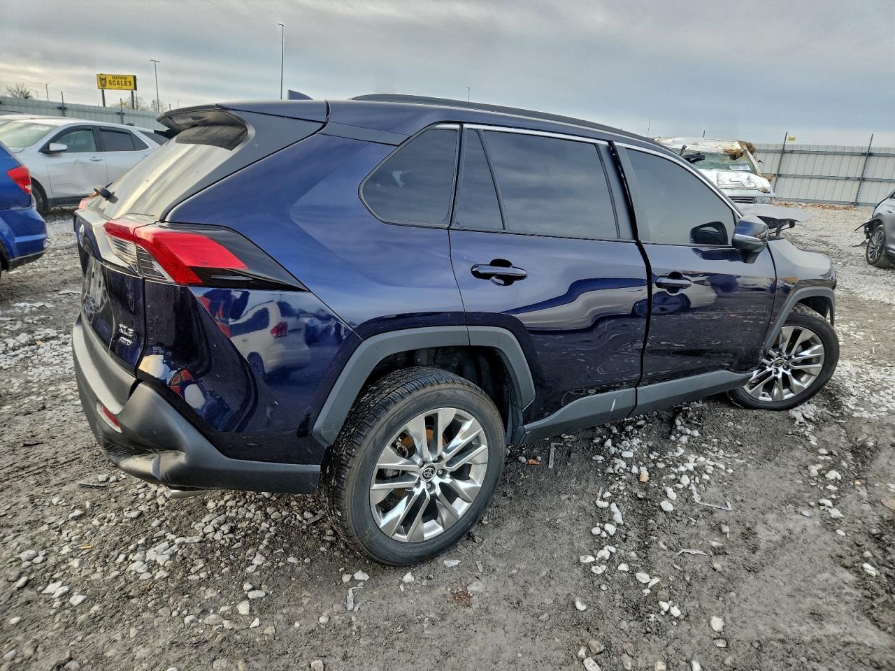 2021 TOYOTA RAV4 XLE PREMIUM photo 3