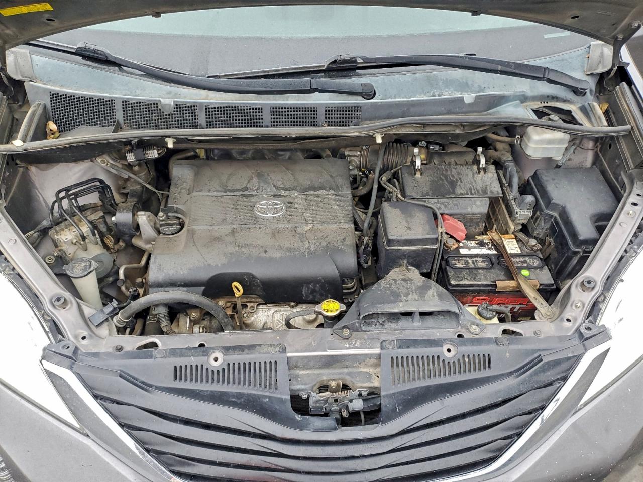 2014 TOYOTA SIENNA LE photo 23