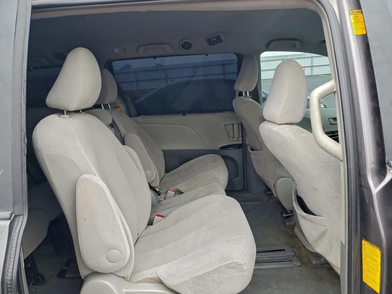 2014 TOYOTA SIENNA LE photo 21