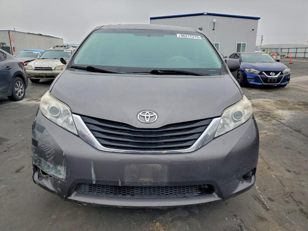 2014 TOYOTA SIENNA LE photo 9