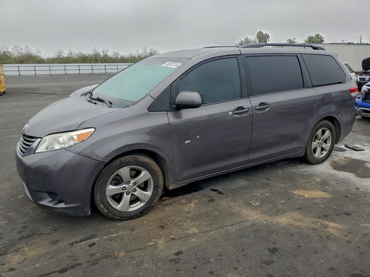 2014 TOYOTA SIENNA