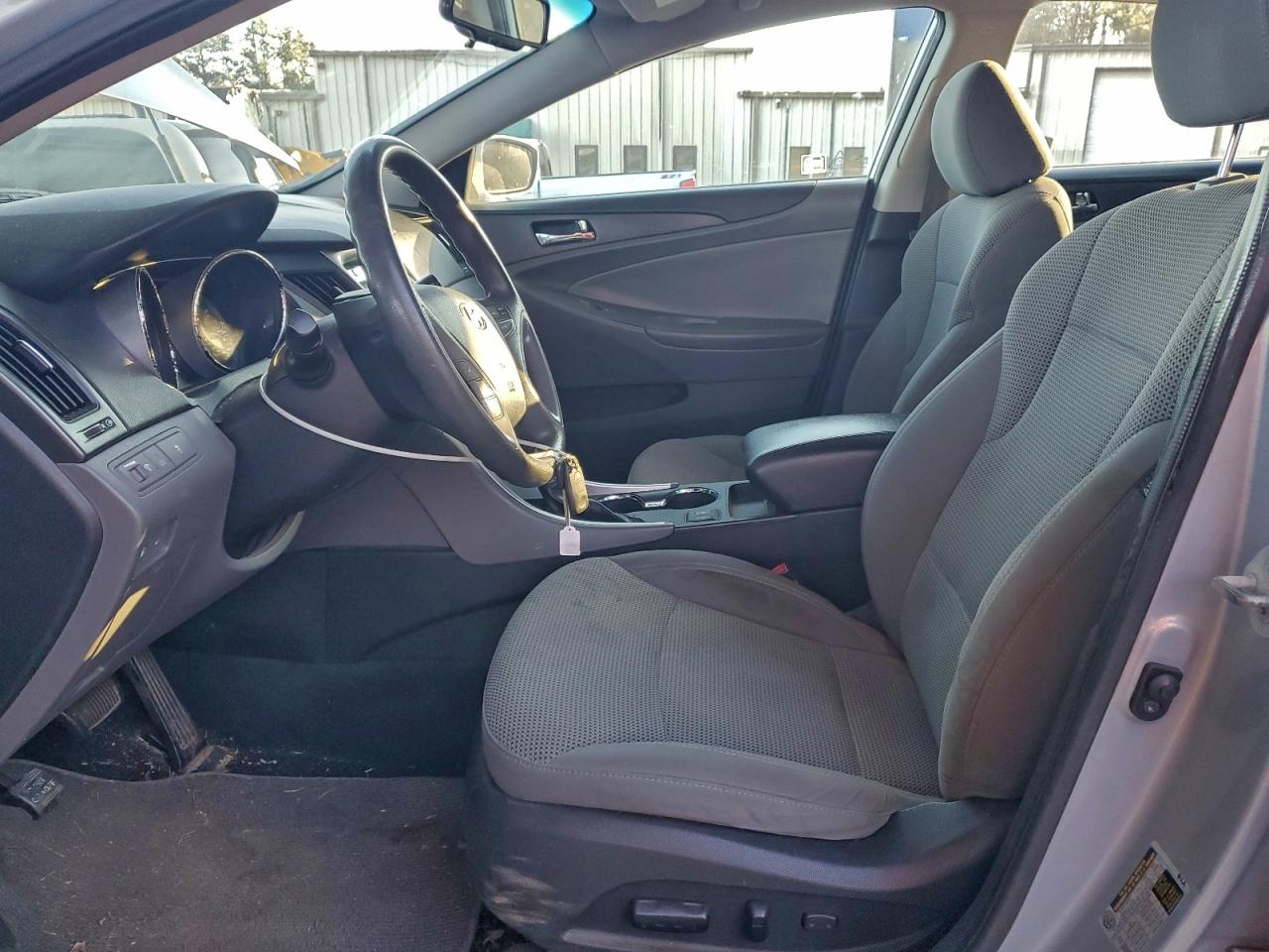 2013 HYUNDAI SONATA GLS photo 13