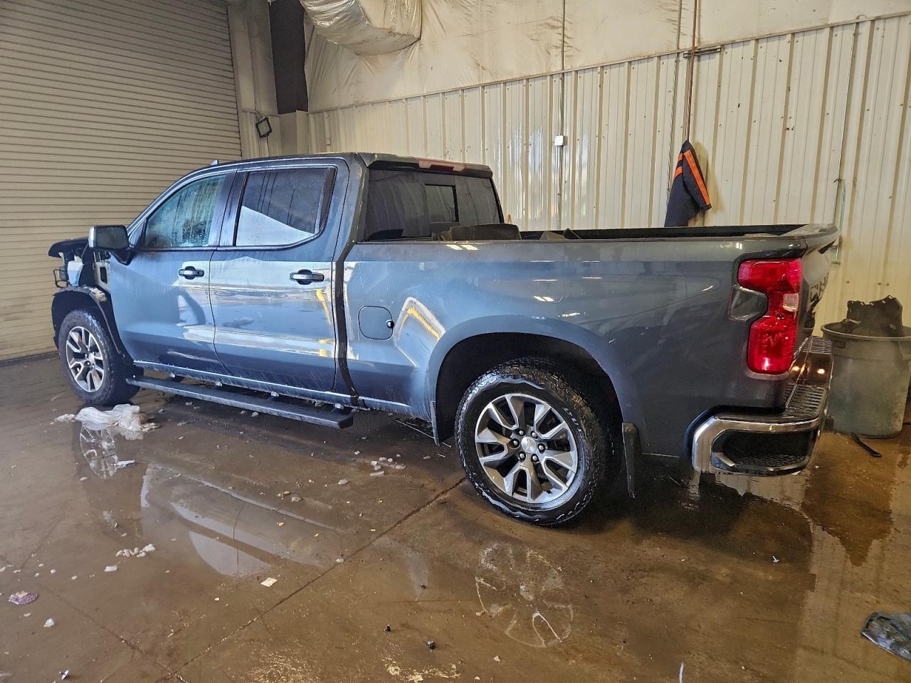 2020 CHEVROLET SILVERADO K1500 LT photo 2