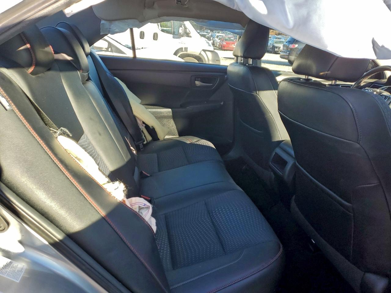 2015 TOYOTA CAMRY SE photo 10