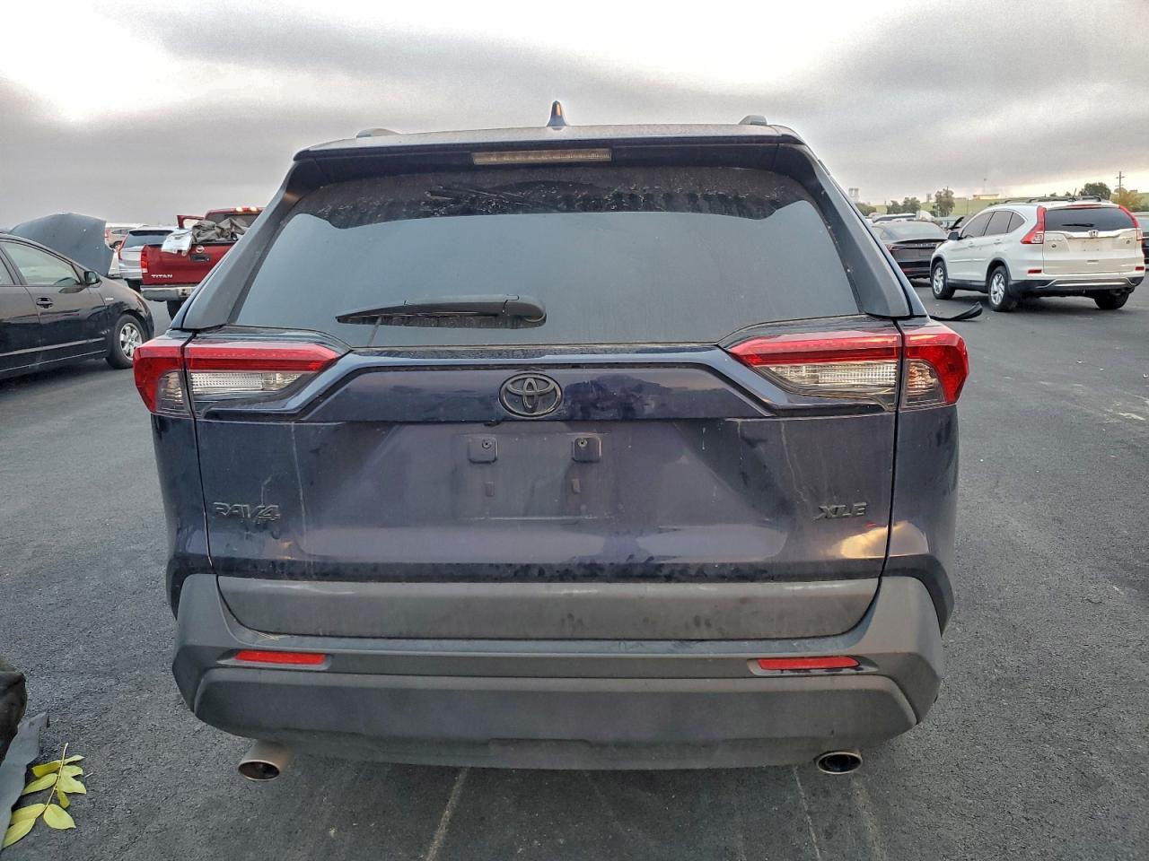 2019 TOYOTA RAV4 XLE photo 6