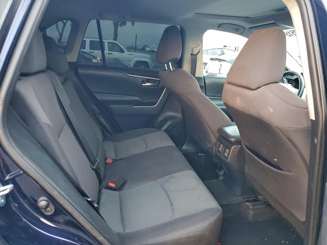 2019 TOYOTA RAV4 XLE photo 11