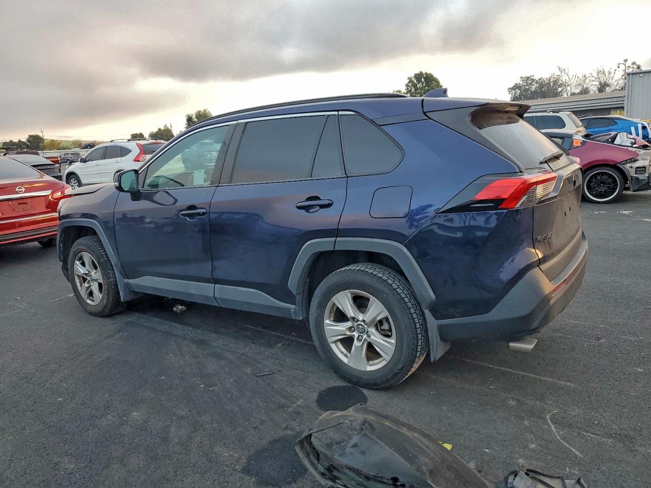 2019 TOYOTA RAV4 XLE photo 2