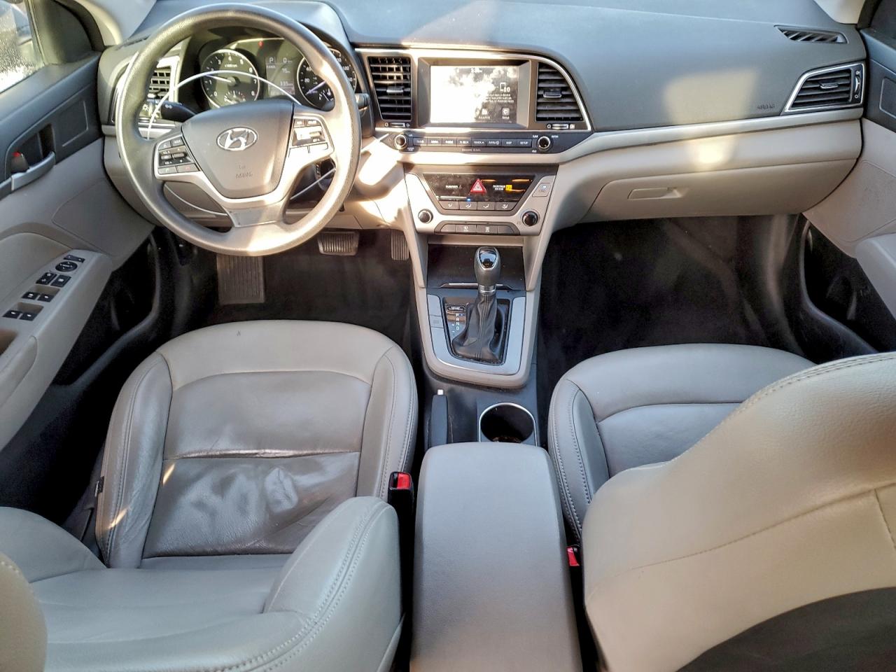 2017 HYUNDAI ELANTRA SE photo 8
