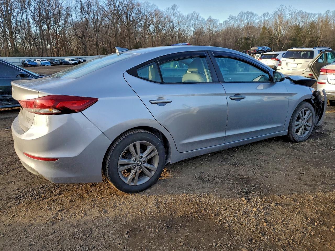 2017 HYUNDAI ELANTRA SE photo 3