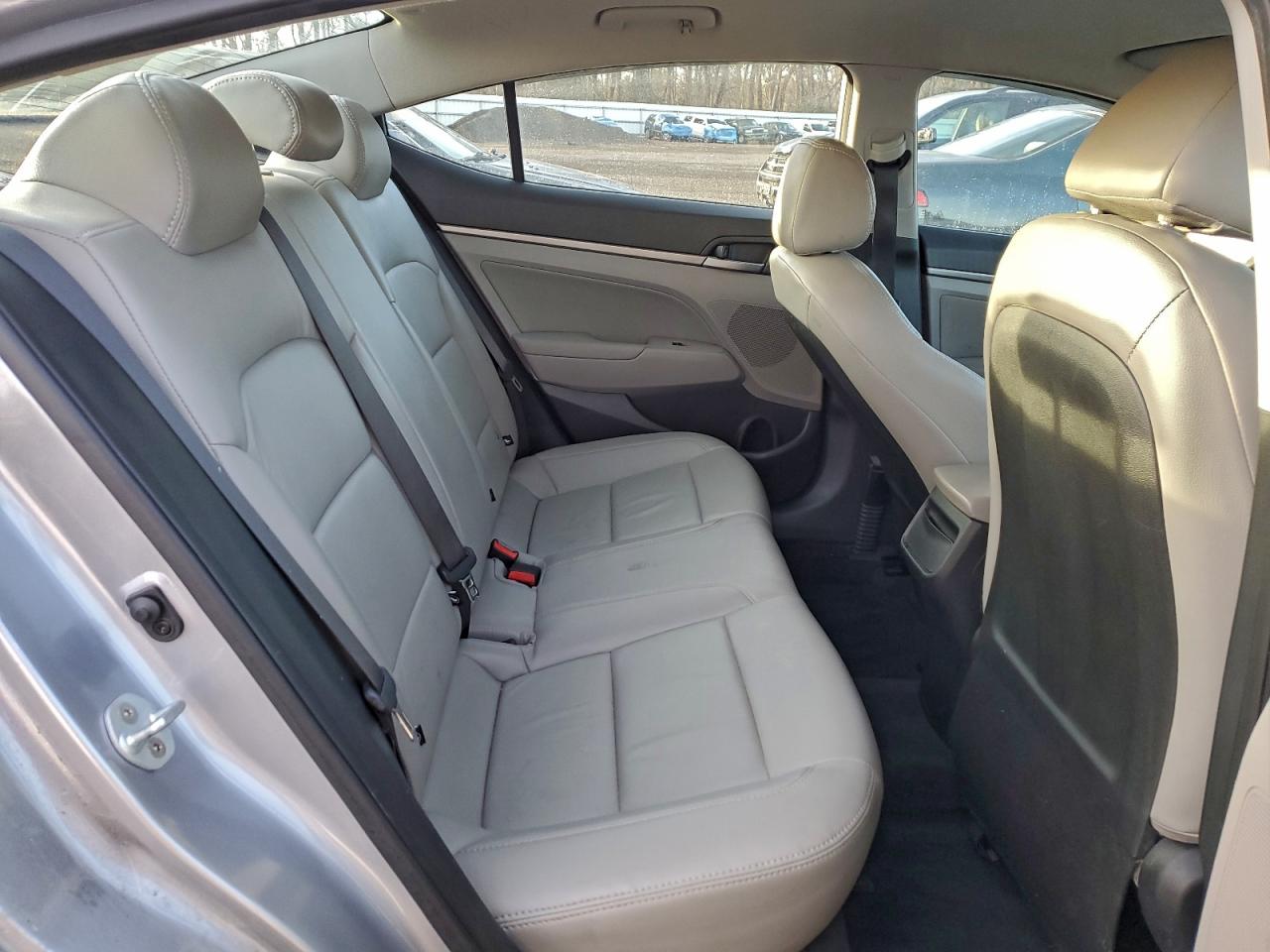 2017 HYUNDAI ELANTRA SE photo 10