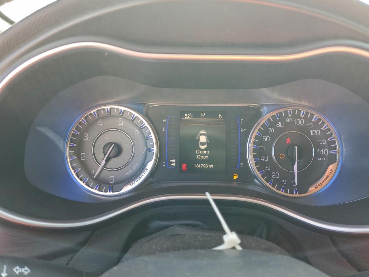 2015 CHRYSLER 200 LIMITED photo 9