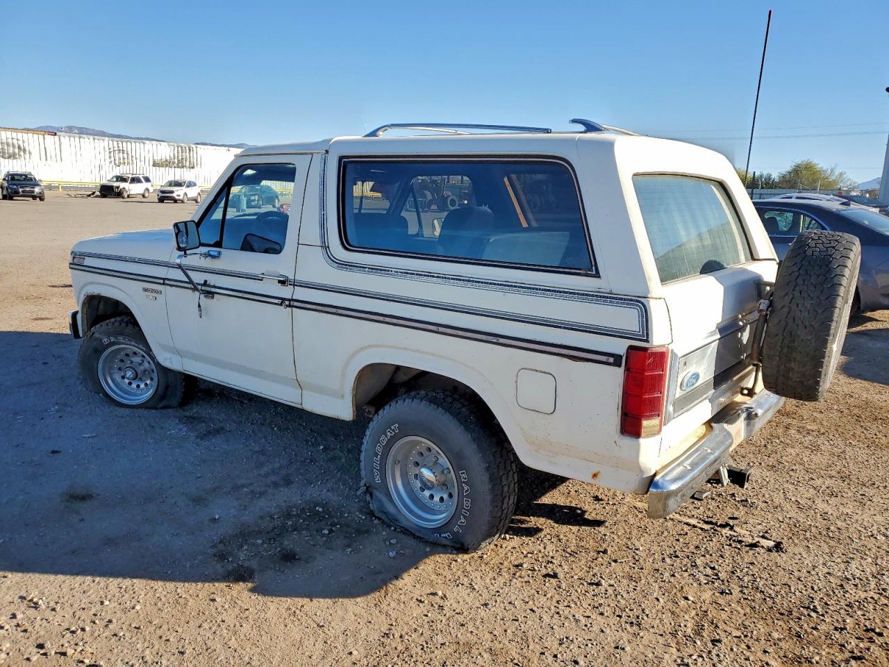 1985 FORD BRONCO U100 photo 2