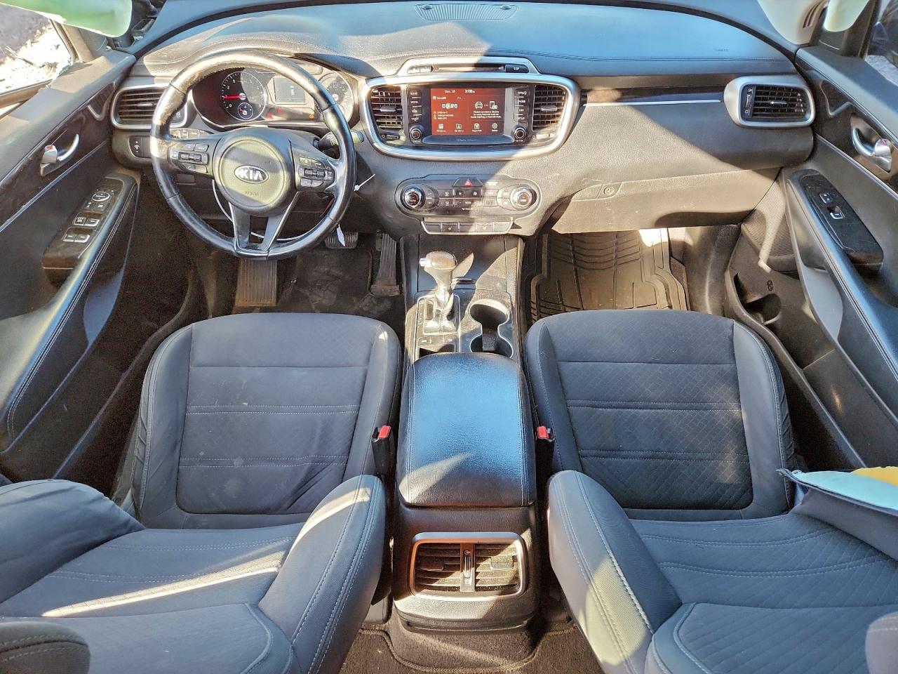 2017 KIA SORENTO LX photo 8