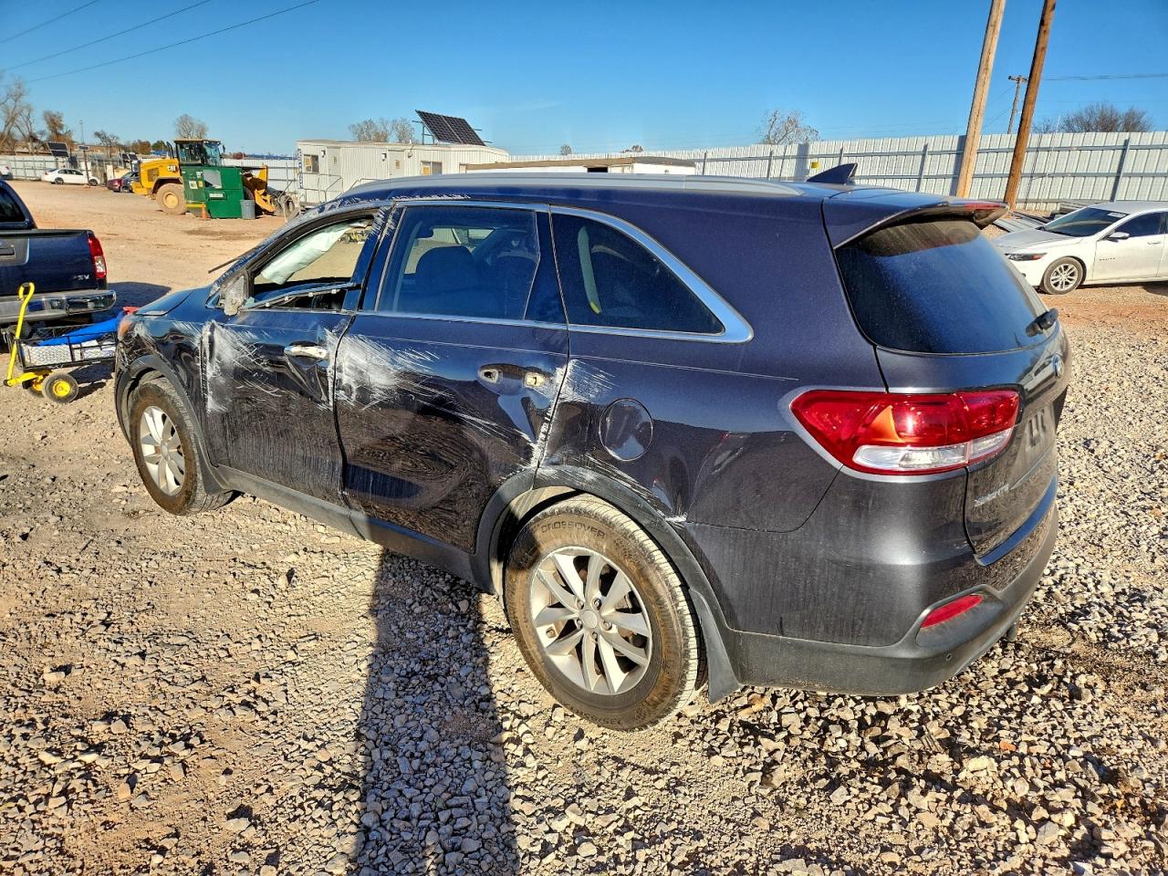 2017 KIA SORENTO LX photo 2