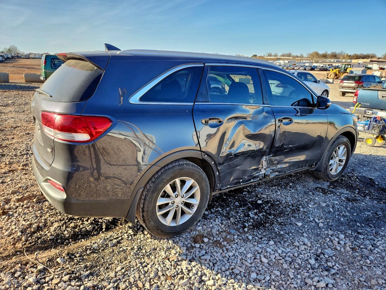2017 KIA SORENTO LX photo 3