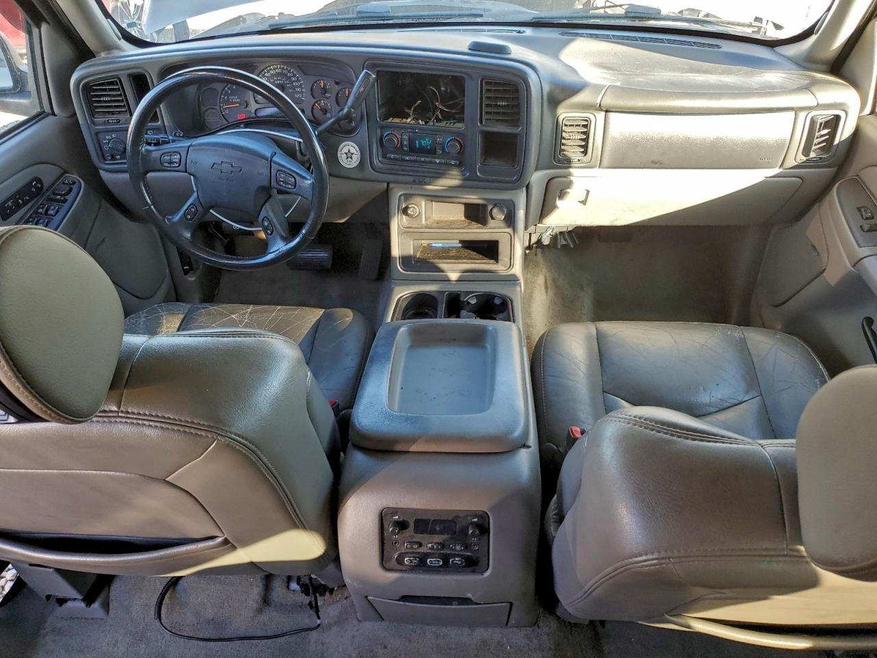 2004 CHEVROLET SUBURBAN C1500 photo 8
