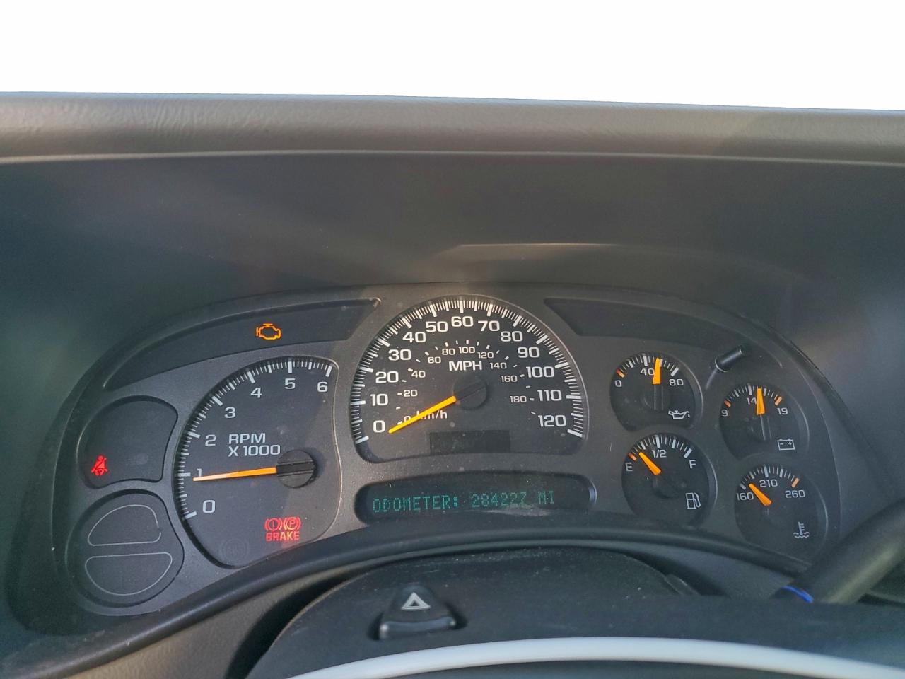 2004 CHEVROLET SUBURBAN C1500 photo 9