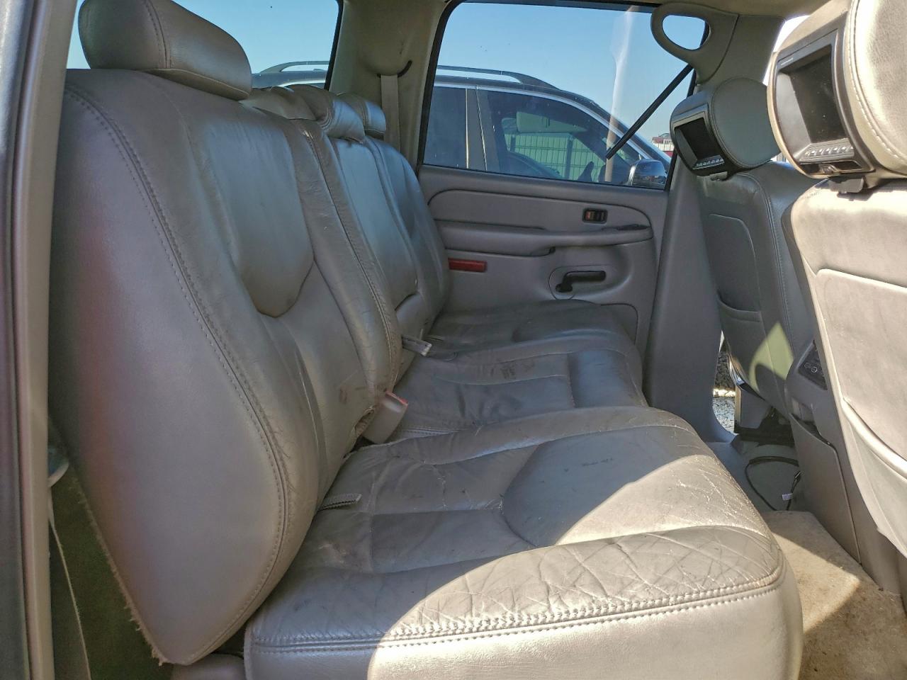 2004 CHEVROLET SUBURBAN C1500 photo 11