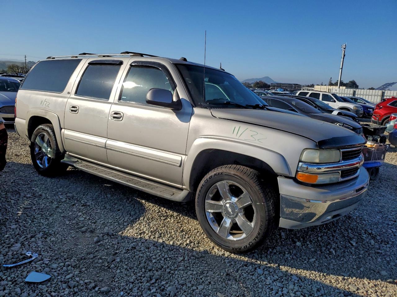 2004 CHEVROLET SUBURBAN C1500 photo 4