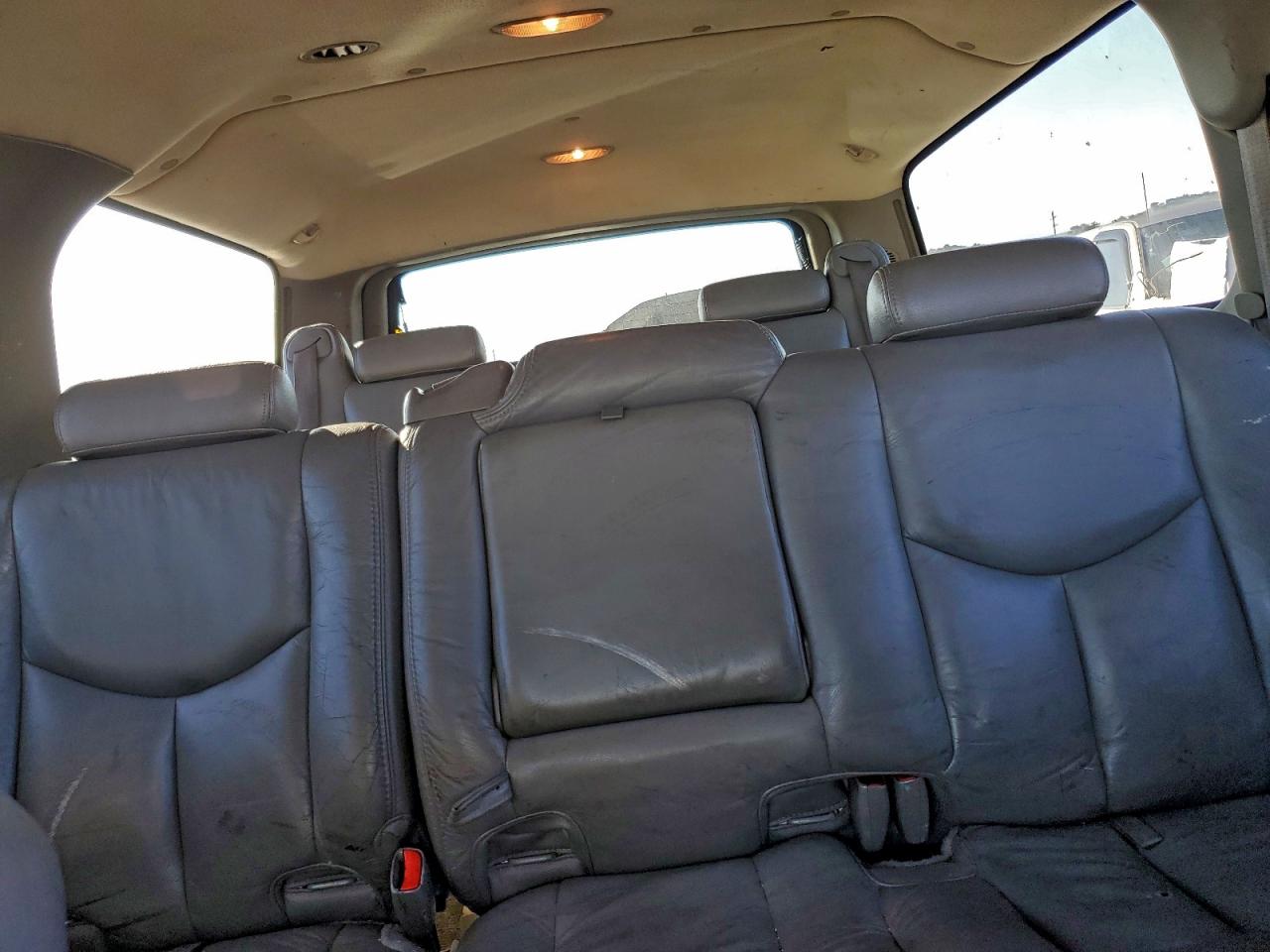 2004 CHEVROLET SUBURBAN C1500 photo 10