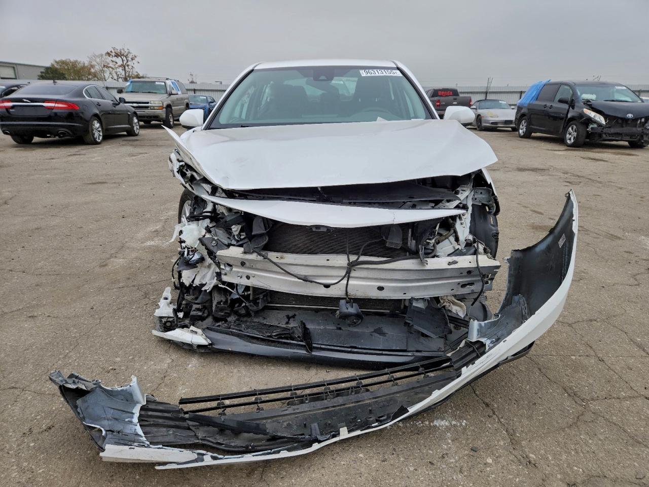 2022 TOYOTA CAMRY LE photo 5