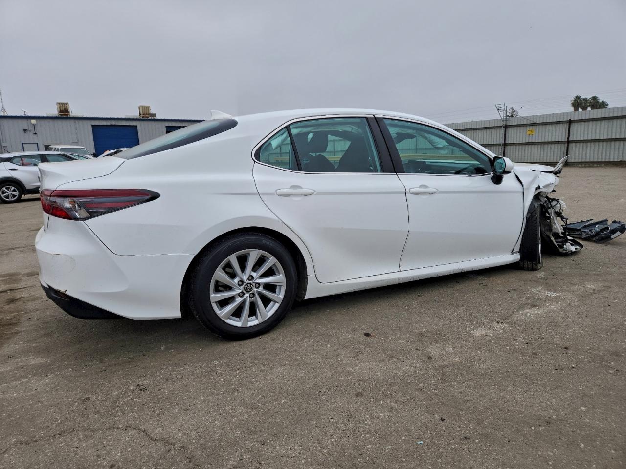 2022 TOYOTA CAMRY LE photo 3