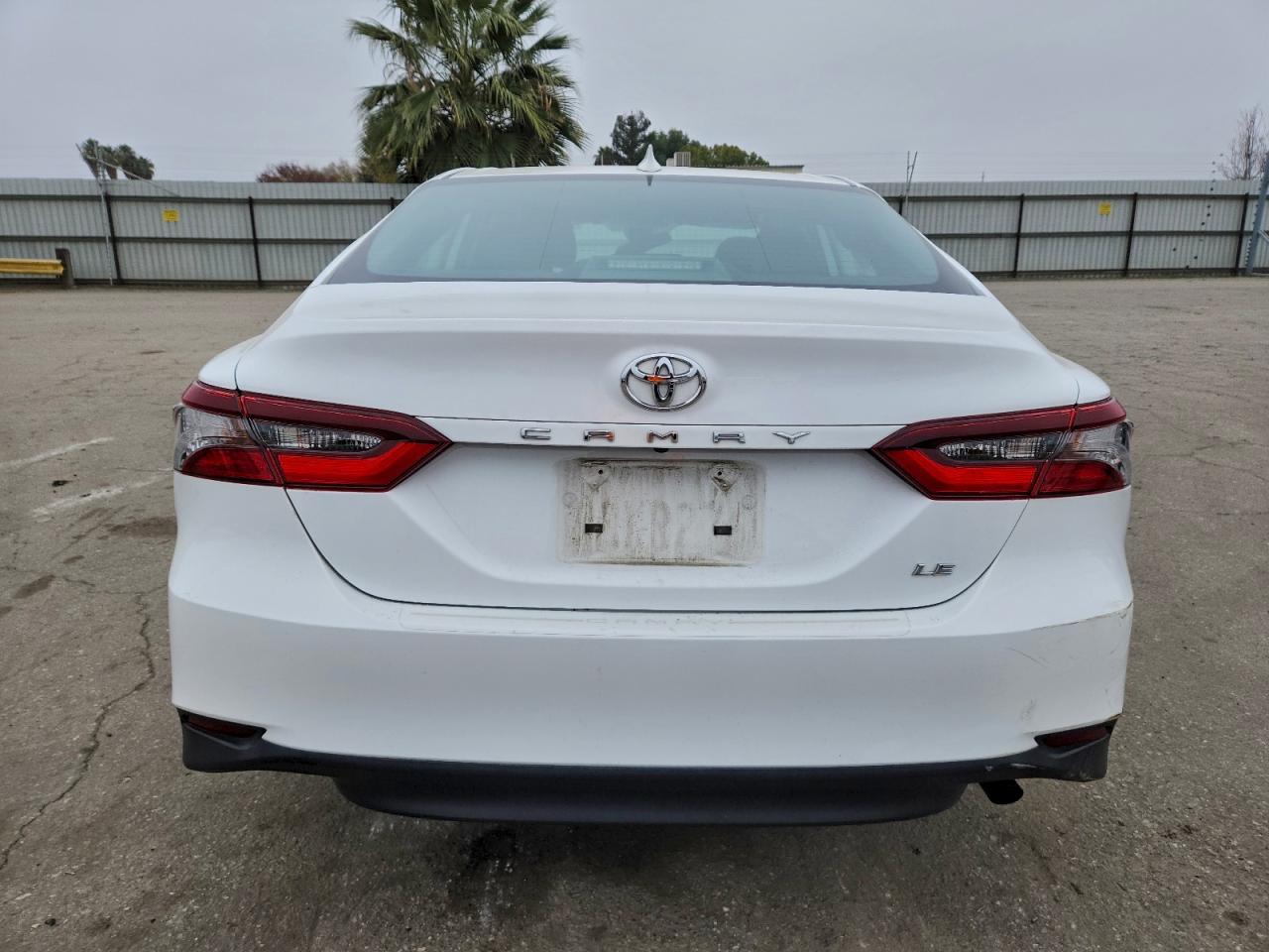 2022 TOYOTA CAMRY LE photo 6