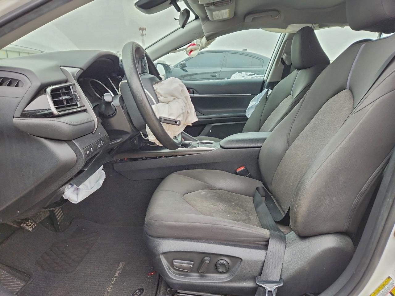 2022 TOYOTA CAMRY LE photo 7