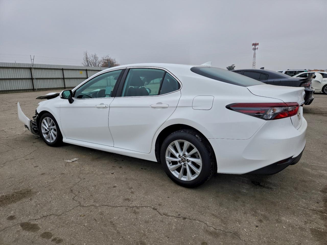 2022 TOYOTA CAMRY LE photo 2