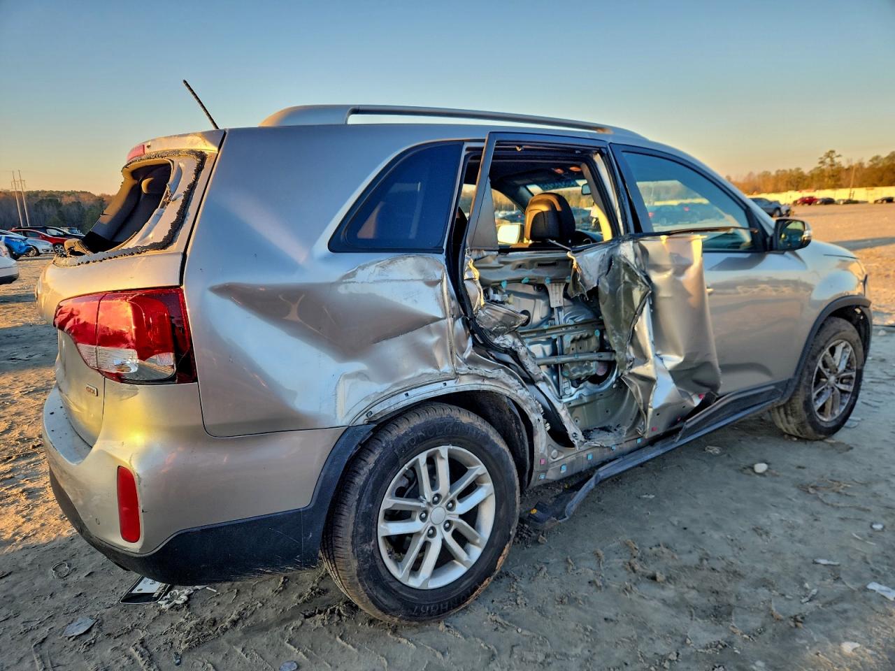 2015 KIA SORENTO LX photo 3
