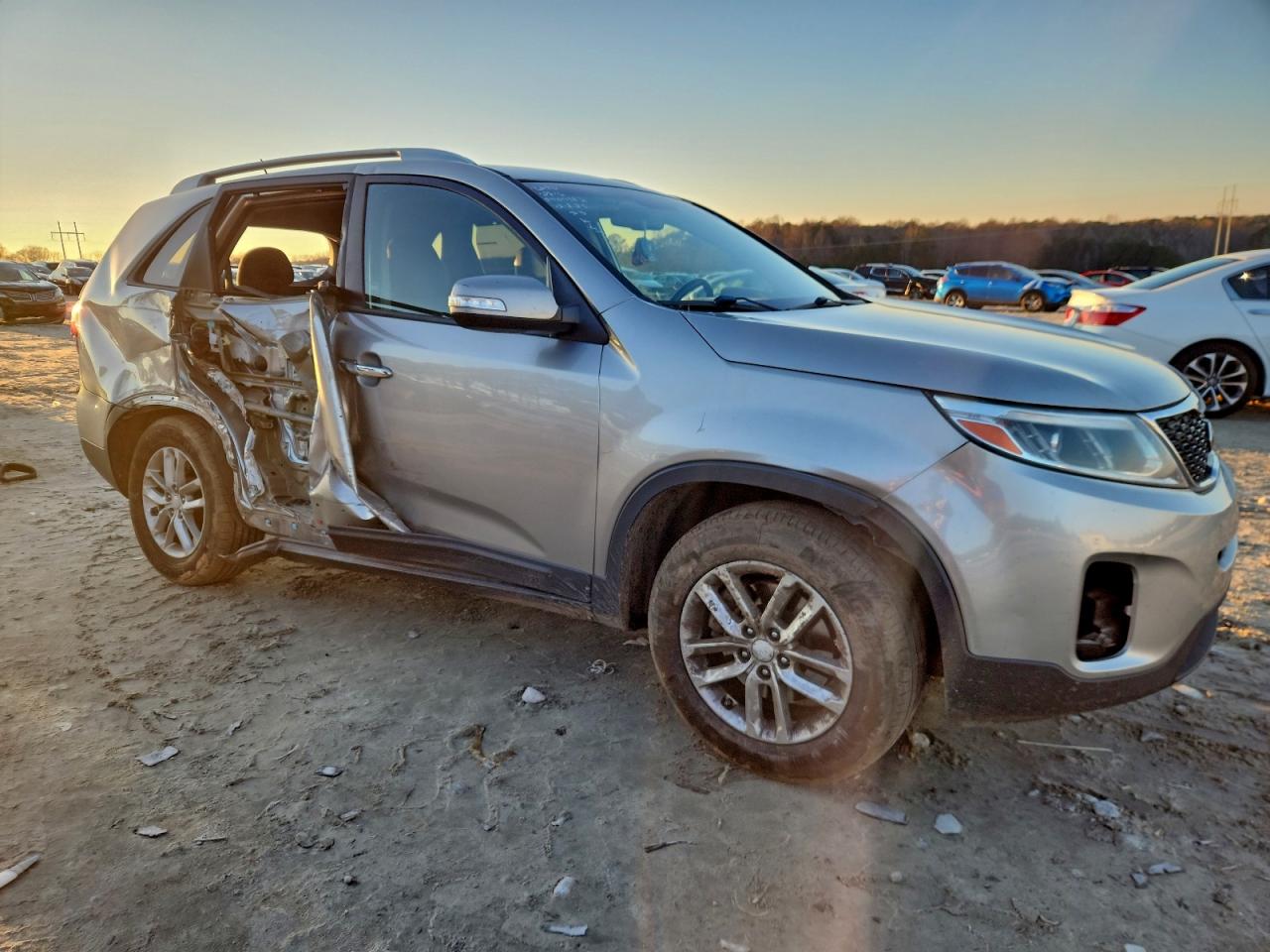 2015 KIA SORENTO LX photo 4