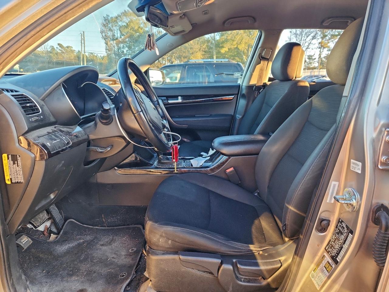 2015 KIA SORENTO LX photo 7