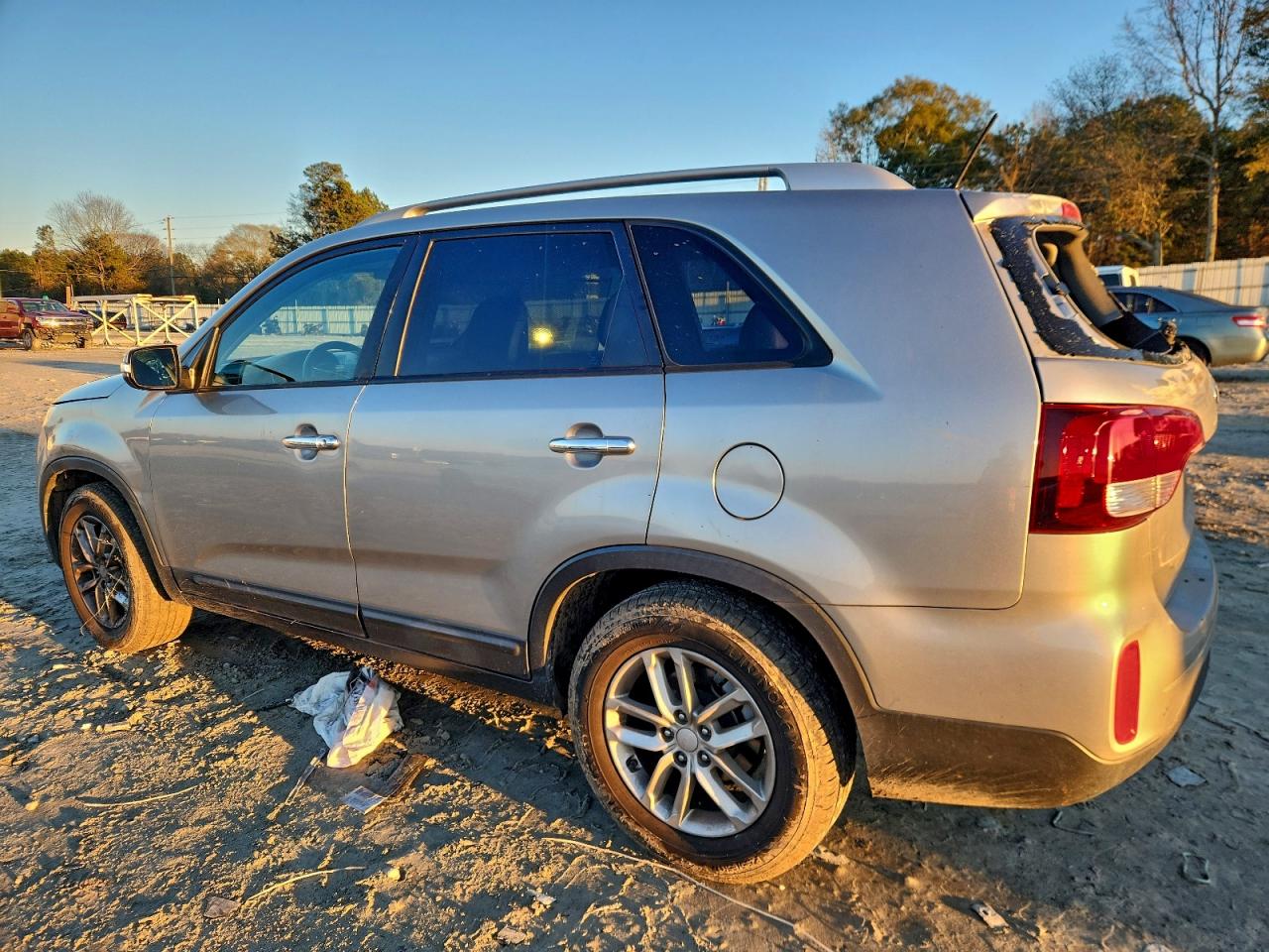2015 KIA SORENTO LX photo 2
