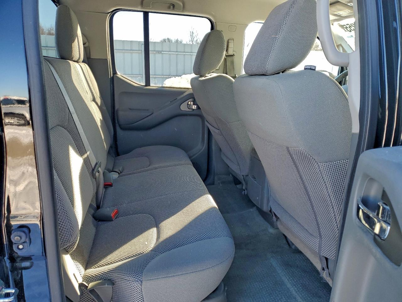 2017 NISSAN FRONTIER S photo 10
