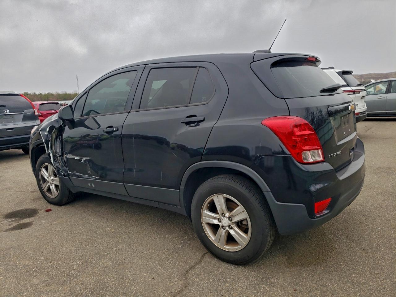2019 CHEVROLET TRAX LS photo 2