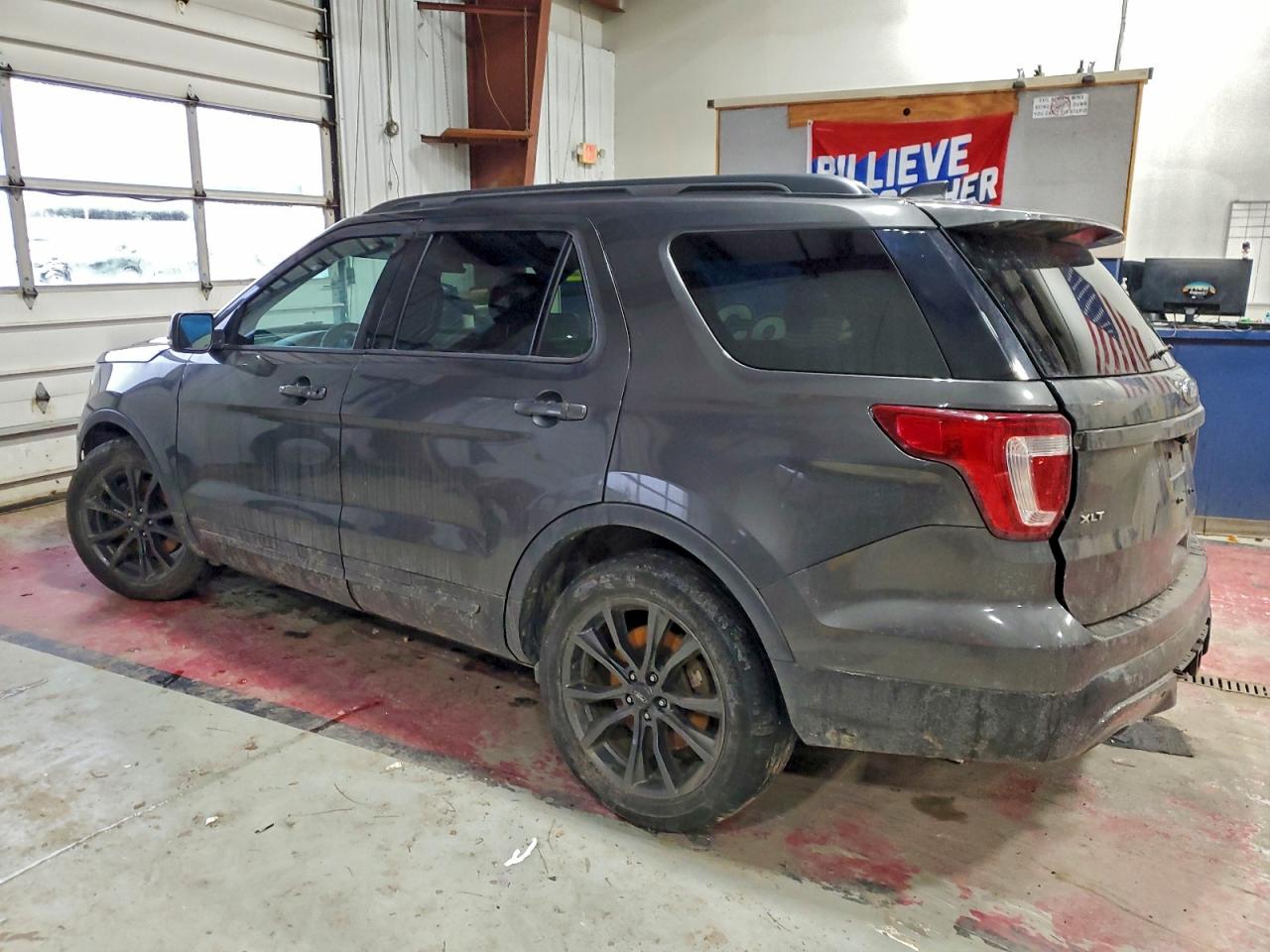 2017 FORD EXPLORER XLT photo 2